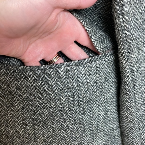 J. Crew size 4 Gray Herringbone Two Button Closure 100% Wool Blazer with Pockets - Picture 5 of 11